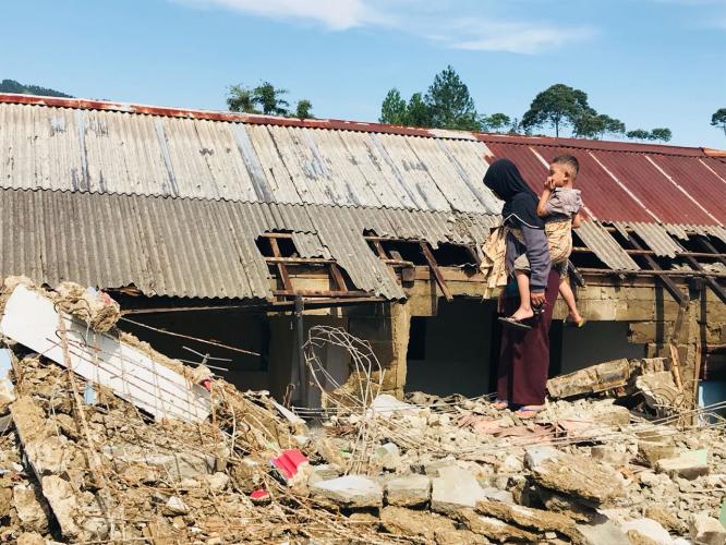 Bangun Rumah Korban Gempa Banjarnegara